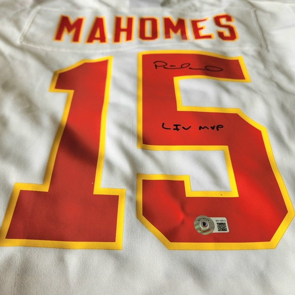 Autographed Patrick Mahomes Jersey w/ COA - Picture 2 of 7